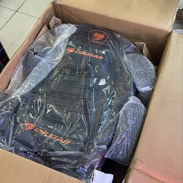 Alternative view of Silla Gamer Cougar Armor Pro